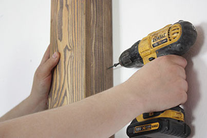 5. Прикручиваем балку